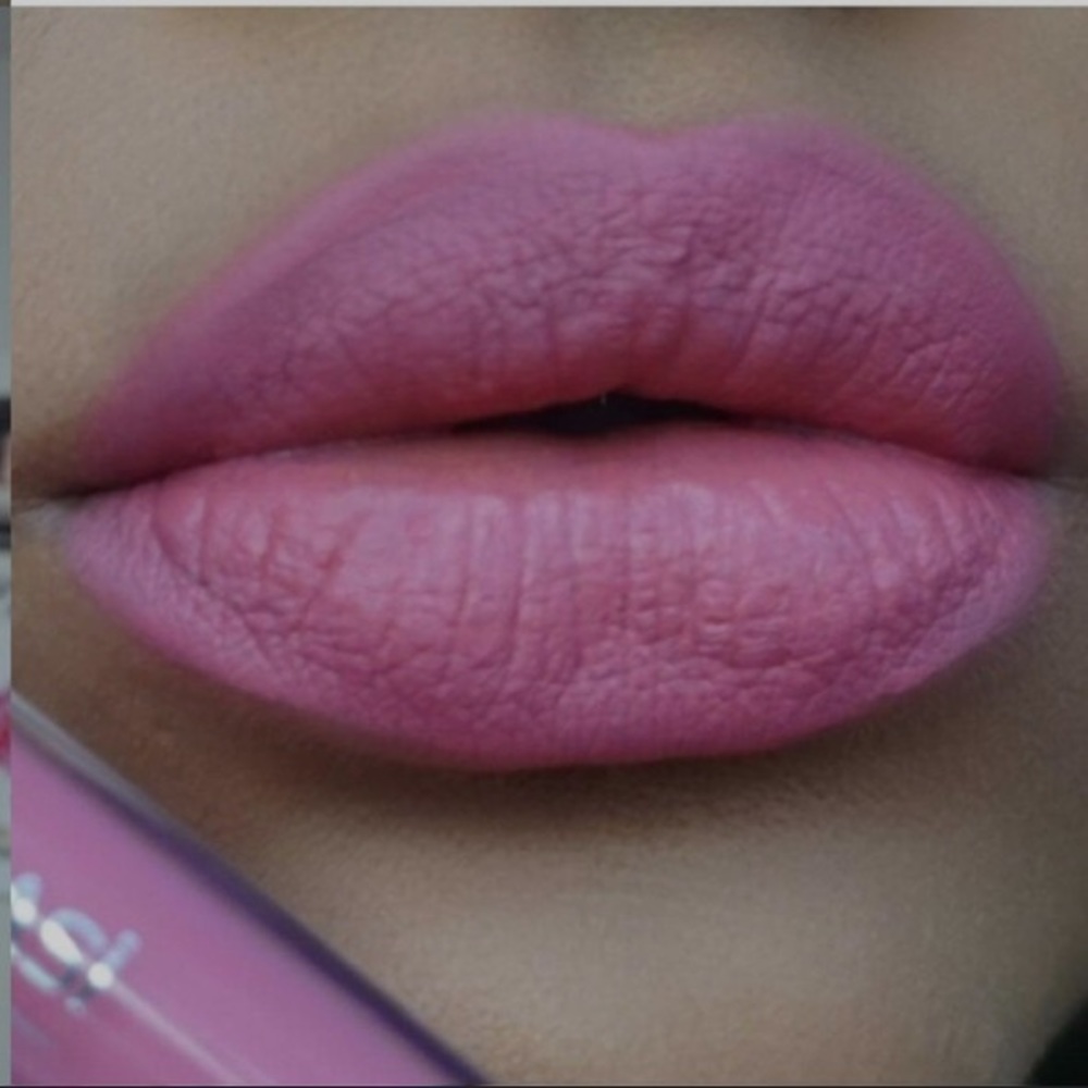 Farmasi Soft Violet Elite VFX Lipgloss